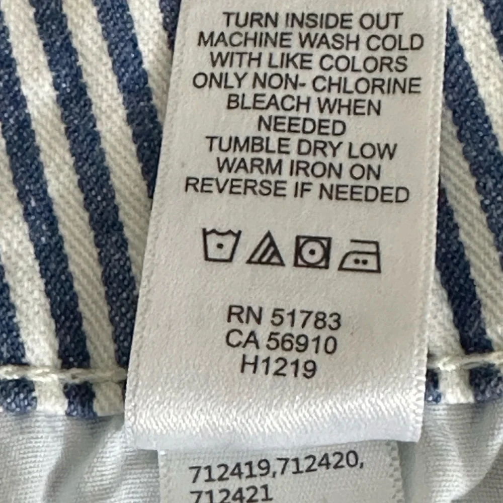 Maurice’s sz 12 skirt that measures 17” long  Described as a railroad stripe